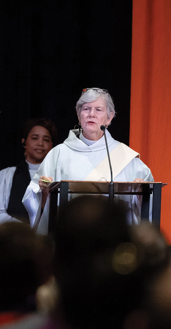 web-general-convention-81-rebecca-yarbrough-deaconing-during-closing-eucharist-by-randall-gornowich-tec_693